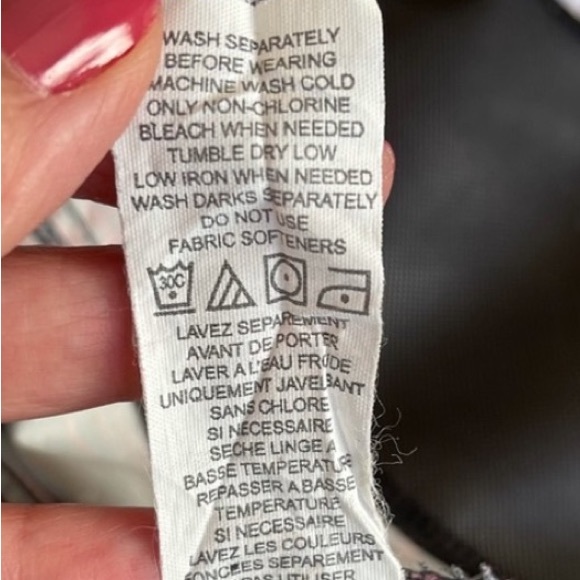 Brooks Running Shelter Technology Vest  XS - Picture 13 of 14